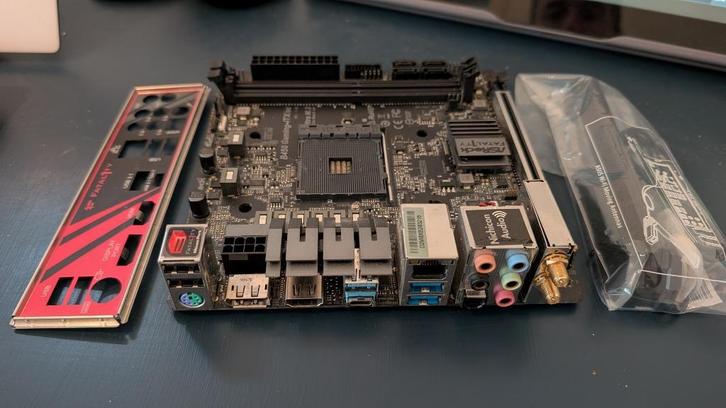 ASRock Fatal1ty B450 Gaming-ITX/ac, Computers en Software, Moederborden, Zo goed als nieuw, AMD, DDR4, Ophalen of Verzenden