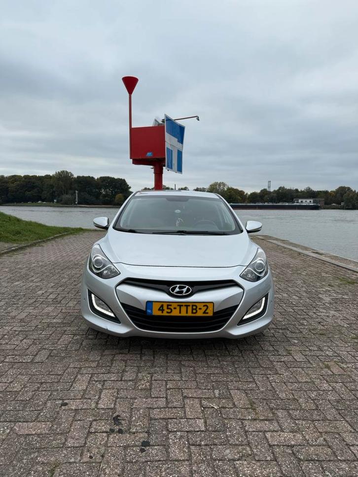 Hyundai i30 1.6 I Cvvt 5DR 2012 Grijs, Auto's, Hyundai, Bedrijf, i30, ABS, Achteruitrijcamera, Adaptive Cruise Control, Airbags