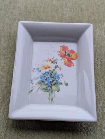 Porseleinen Schaaltje Limoges met Bloemen beschikbaar voor biedingen