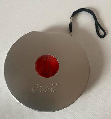 Rond blikje van Coca-Cola. Geschikt voor 10 cd’s. beschikbaar voor biedingen
