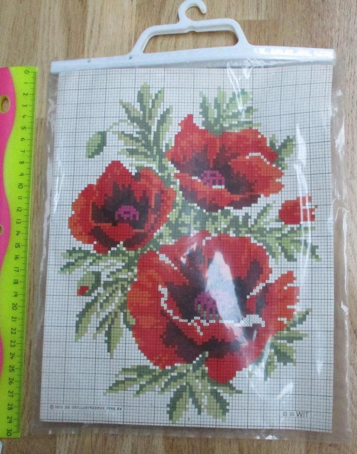 vintage borduurpakket kruissteek Margriet klaprozen MHP 7301, Hobby en Vrije tijd, Borduren en Borduurmachines, Zo goed als nieuw