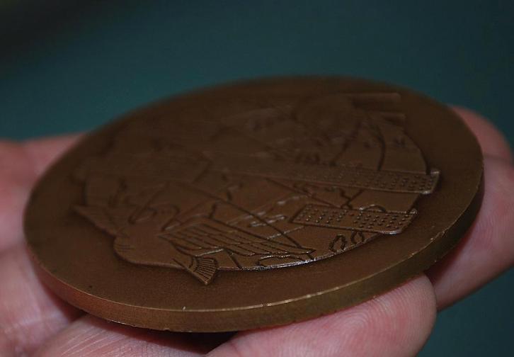 ​100 jaar Staatspersbureau 1880 -1980 Brons Spoetnik, Antiek en Kunst, Curiosa en Brocante, Verzenden