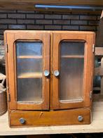 Brocante hout  Medicijnkastje glas deuren oud vitrine kastje, Ophalen