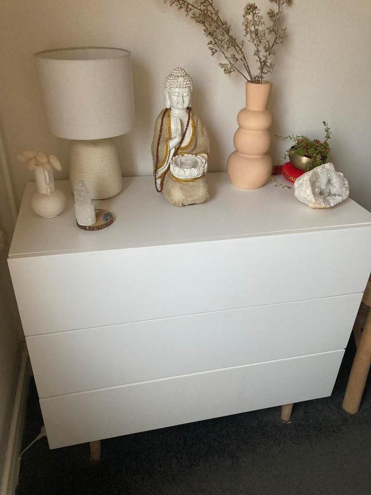 Stijlvolle witte ladekast – simpele look, veel opbergruimte!, Huis en Inrichting, Kasten | Ladekasten, Zo goed als nieuw, Minder dan 100 cm