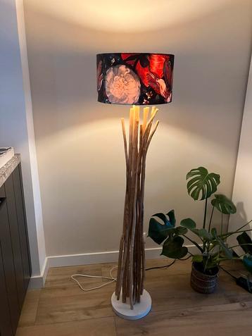 Boomstam/takkenlamp beschikbaar voor biedingen