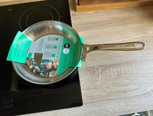 Jamie Oliver Tefal rvs/stainless steel pan 24cm, Huis en Inrichting, Keuken | Potten en Pannen, Nieuw, Koekenpan of Braadpan, Rvs