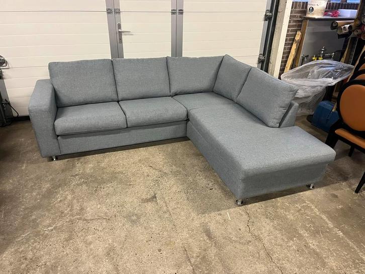 Luxe blauwe stoffen hoekbank nieuw SALE, Huis en Inrichting, Banken | Bankstellen, Nieuw, Ophalen