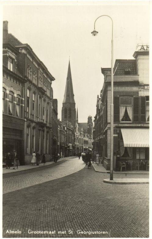Almelo - Grootestraat met St Georgiustoren - volk - ongelope, Verzamelen, Ansichtkaarten | Nederland, Ongelopen, Overijssel, 1920 tot 1940