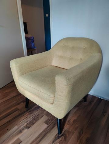 Lichtgele fauteuil 