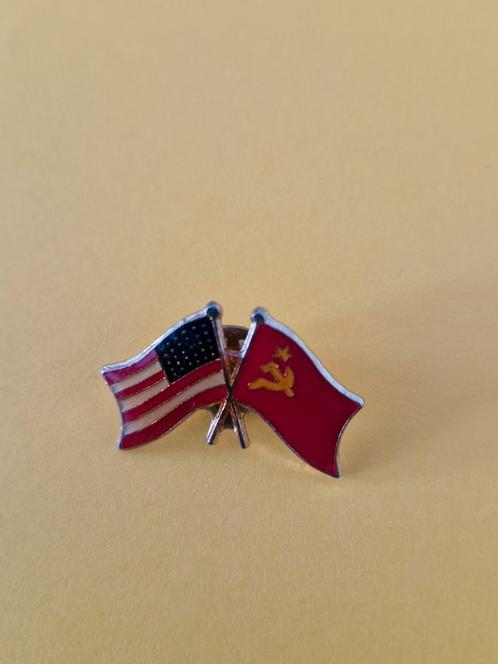 168 Pin USA & USSR Vlaggen Speldje Vriendsschaps Vlag, Verzamelen, Speldjes, Pins en Buttons, Gebruikt, Speldje of Pin, Stad of Land