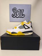 Jordan 4 Vivid Sulfur 44/44.5, Overige kleuren, Nieuw, Ophalen of Verzenden, Sneakers of Gympen