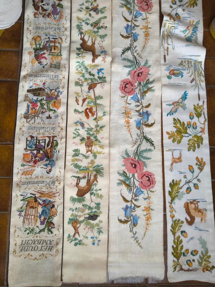 Oude Schellekoorden met Borduurwerk - 4 stuks, Huis en Inrichting, Stoffering | Tapijten en Kleden, Gebruikt, Minder dan 50 cm