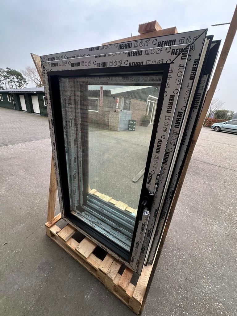 3x REHAU draai-kiepramen zwart binnen en buiten NIEUW, Ophalen, Zo goed als nieuw, Gevelraam of Ruit, 160 cm of meer
