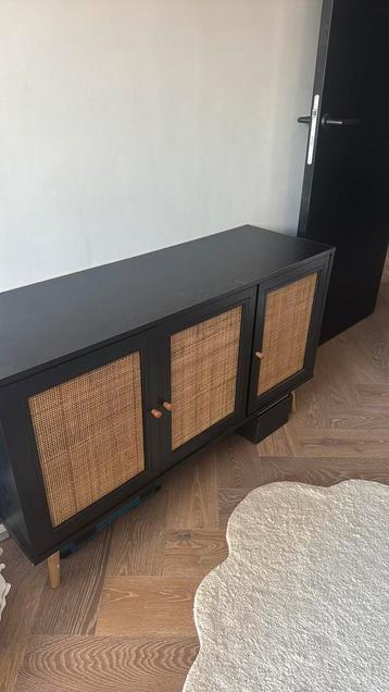 Zwarte rotan kast