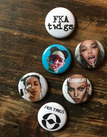 FKA TWIGS buttons speldjes pins beschikbaar voor biedingen