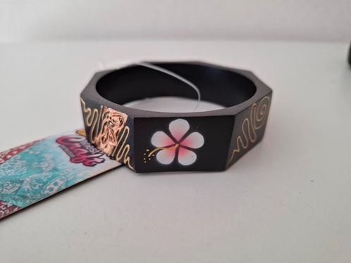 Nieuwe houten armband. Indonesisch. 20 cm., Sieraden, Tassen en Uiterlijk, Armbanden, Zo goed als nieuw, Hout, Bruin, Ophalen of Verzenden