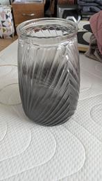 Glazen vaas zwart, Ophalen