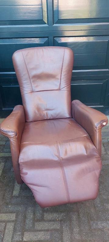 Gratis leren stoel beschikbaar voor biedingen