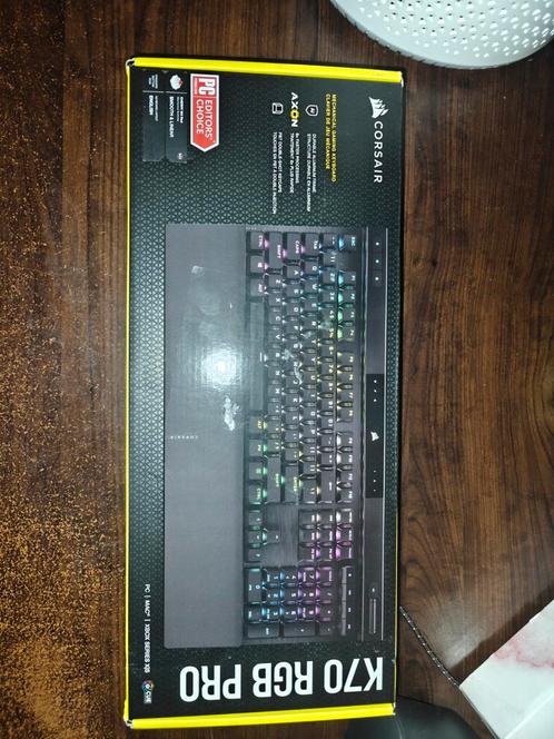 Corsair K70 RGB Pro mechanisch gaming toetsenbord met Cherry, Computers en Software, Toetsenborden, Zo goed als nieuw, Gaming toetsenbord