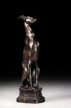 een groot uniek antiek bronzen beeld van een windhond, Ophalen