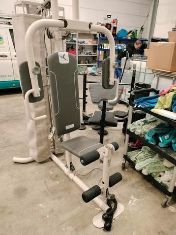 Krachtstation, bankdrukset & gewichten beschikbaar voor biedingen