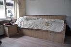 Gratis: bed-ombouw met spiraal en goed matras, Ophalen, 90 cm, Zo goed als nieuw, 200 cm