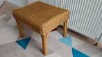 vintage rieten voetenbank, Huis en Inrichting, Banken | Voetenbanken en Poefen, Riet of Rotan, Vintage bohemian, Minder dan 50 cm