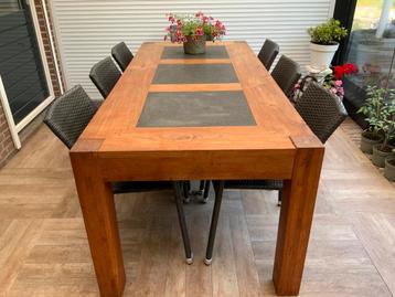 Teakhouten eettafel beschikbaar voor biedingen