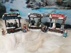 Drie kerstkraampjes met 4 figurines voor kerstdorp kersttafe, Diversen, Ophalen of Verzenden, Gebruikt