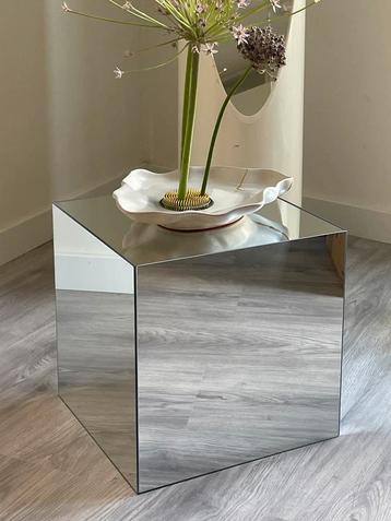 Spiegelkubus Bijzettafel – Mirror Cube Table (30x30x30 cm) beschikbaar voor biedingen