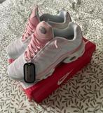 Nike air max plus wit roze, Kleding | Dames, Schoenen, Wit, Nike, Nieuw, Ophalen of Verzenden