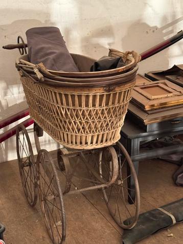 Diverse oude kinderwagens  beschikbaar voor biedingen