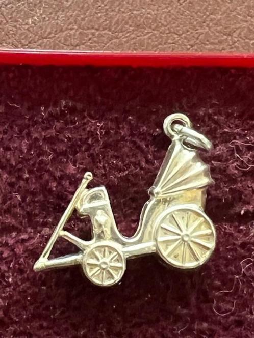 zilveren bedel koets/voorloper auto, Sieraden, Tassen en Uiterlijk, Bedels, Zo goed als nieuw, Overige merken, Zilver, 1 bedel
