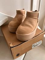 Beige uggs, Ophalen of Verzenden, Zo goed als nieuw, Beige