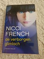 De Verborgen Glimlach - Nicci French, Ophalen of Verzenden, Gelezen, Nicci French, Nederland