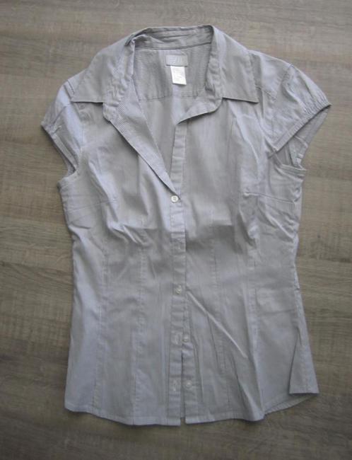 H&M blouse maat 34 wit/lichtgrijs streepje, Kleding | Dames, Blouses en Tunieken, Zo goed als nieuw, Maat 34 (XS) of kleiner, Wit
