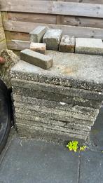 Gratis Tegels grijs en met steentjes, Ophalen, Gebruikt, 10 m² of meer, Beton