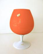 Glazen kelk op voet oranje opaline Italy 3600-g, Antiek en Kunst, Antiek | Glas en Kristal, Ophalen of Verzenden