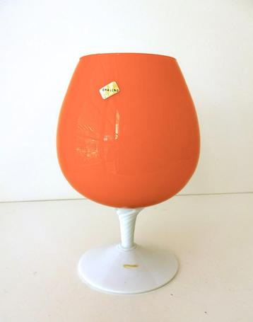 Glazen kelk op voet oranje opaline Italy 3600-g beschikbaar voor biedingen