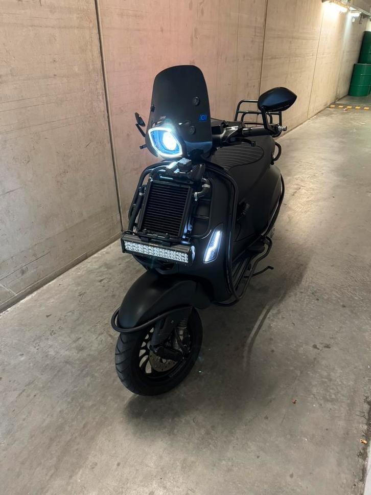 Vespa sprint 2020 300cc (brom) met akra uitlaat, Fietsen en Brommers, Scooters | Vespa, Zo goed als nieuw, Overige modellen, Benzine