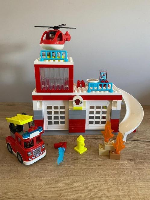 Lego duplo brandweerkazerne met helikopter, Kinderen en Baby's, Speelgoed | Duplo en Lego, Gebruikt, Duplo, Complete set, Ophalen of Verzenden