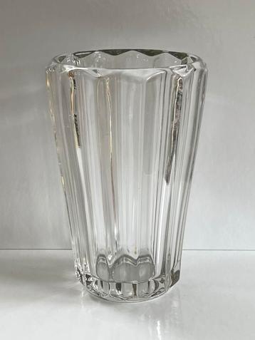 Vintage geperste glazen ribbelvaas 19 cm hoog jaren ‘50/‘60 beschikbaar voor biedingen