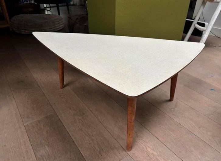 Vintage bovenkamp salontafel driehoek jaren 50, Antiek en Kunst, Antiek | Meubels | Tafels, Ophalen