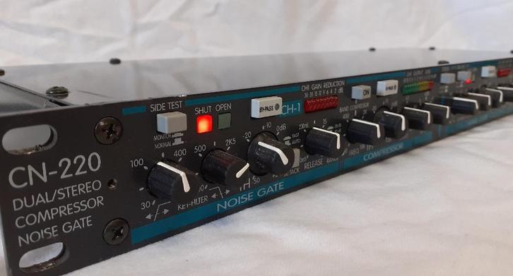 Altaire CN-220 Stereo Compressor/Noise Gate with DE-esser, Muziek en Instrumenten, Effecten, Compressor, Ophalen of Verzenden