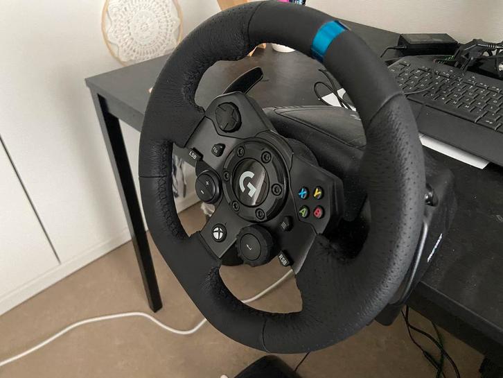 Logitech G923 TRUEFORCE Steering Wheel, Spelcomputers en Games, Spelcomputers | Sony PlayStation Consoles | Accessoires, Zo goed als nieuw