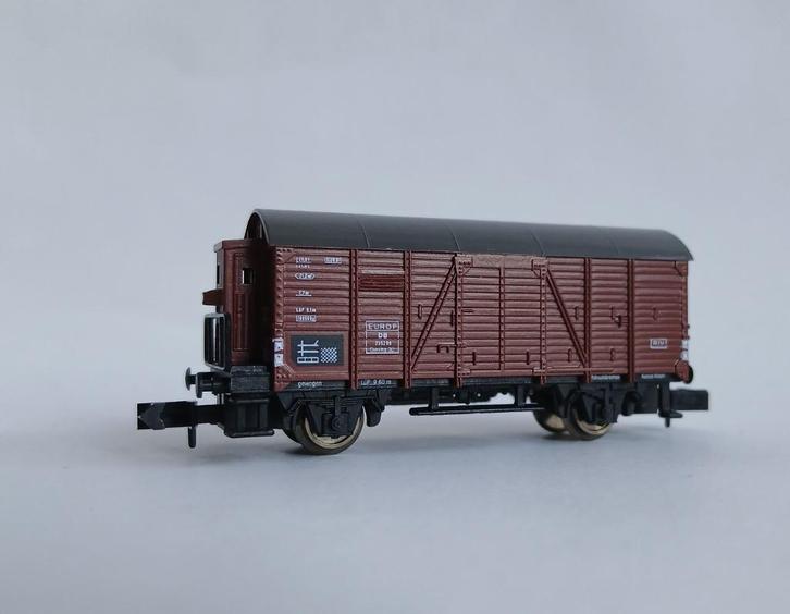 Arnold gesloten goederenwagen met remmershuis., Hobby en Vrije tijd, Modeltreinen | N-Spoor, Zo goed als nieuw, Wagon, Gelijkstroom