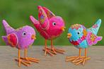 Originele, kunstzinnige kleurige Vogeltjes, lila rose blauw, Ophalen of Verzenden, Nieuw, Kunststof, Dierenbeeld