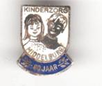 Middelburg kinderzorg 60 jaar emaille vintage broche, Verzamelen, Speldjes, Pins en Buttons, Verzenden, Zo goed als nieuw, Sport