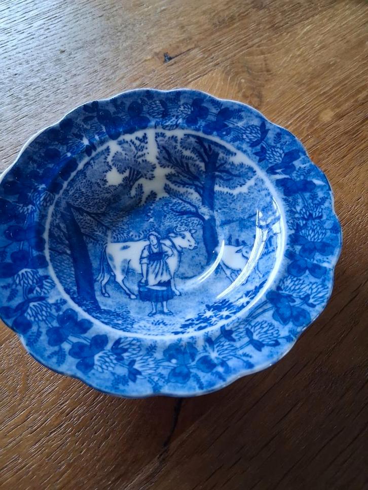Klein blauw schaaltje met landelijk tafereel, Antiek en Kunst, Antiek | Schalen, Ophalen of Verzenden