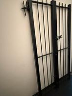 Stalen hek in twee delen inclusief scharnieren, Tuin en Terras, Ophalen, Zo goed als nieuw, IJzer, Sierhekwerk
